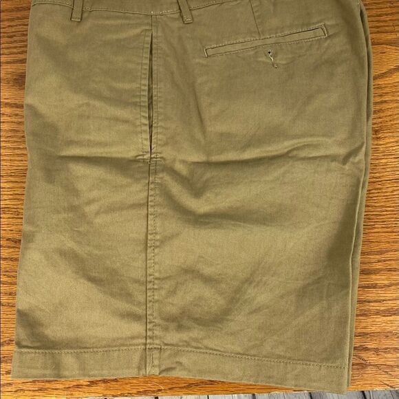 Saddlebred Khaki Flat Front Shorts. Size 34. - Picture 2 of 3